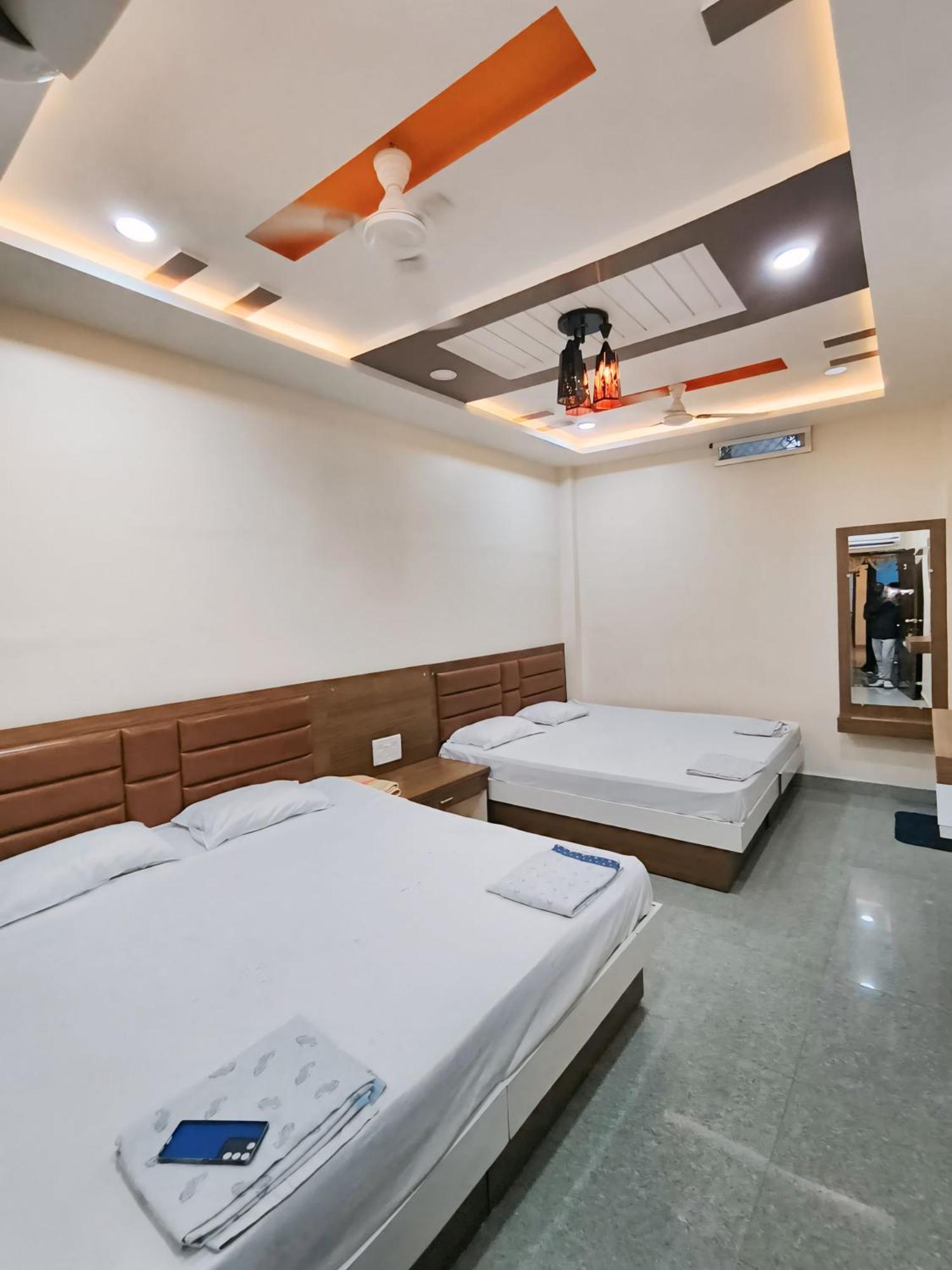 Shree Trilokeshwar Guesthouse Ujjain Exterior photo