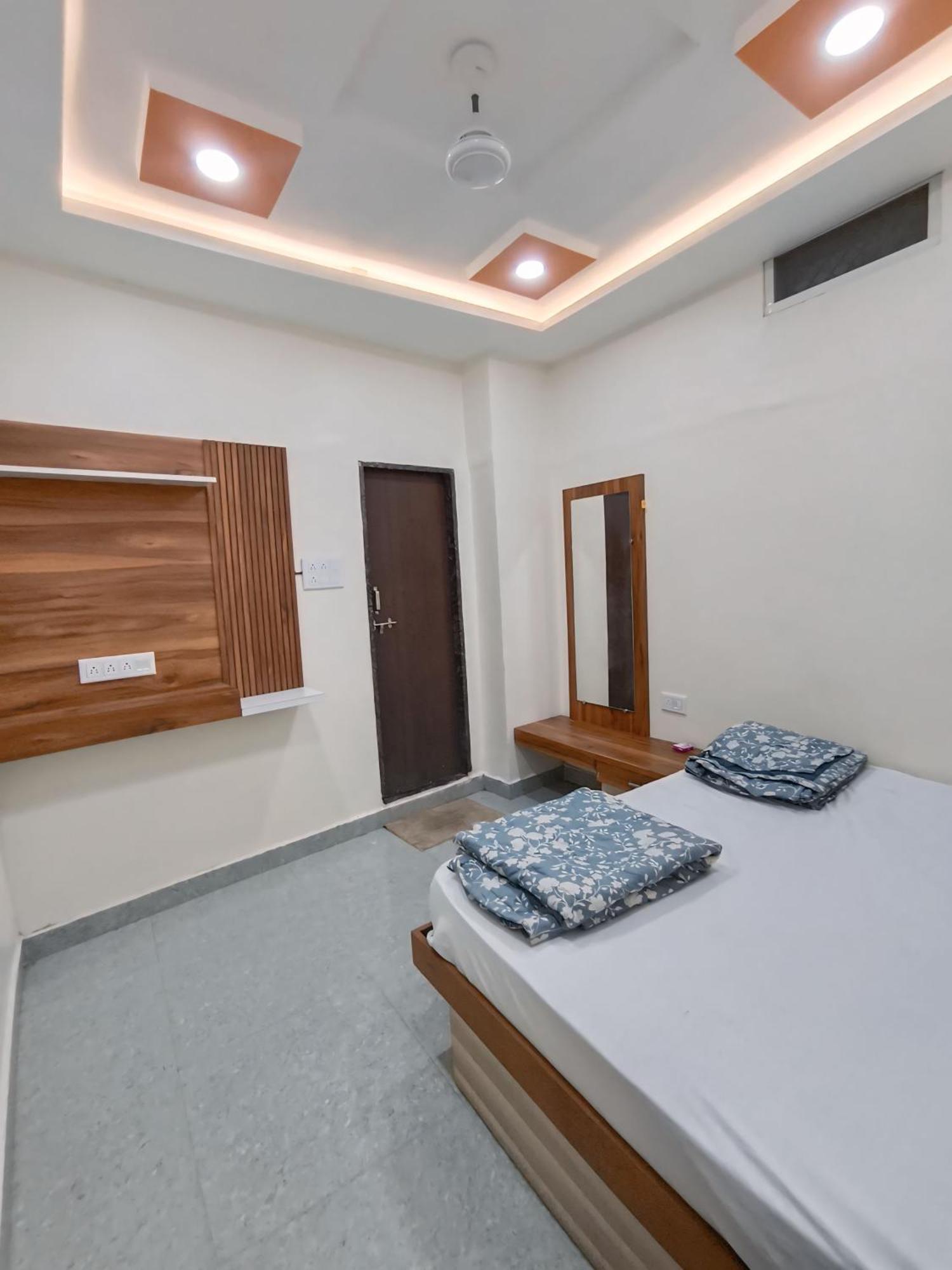 Shree Trilokeshwar Guesthouse Ujjain Exterior photo