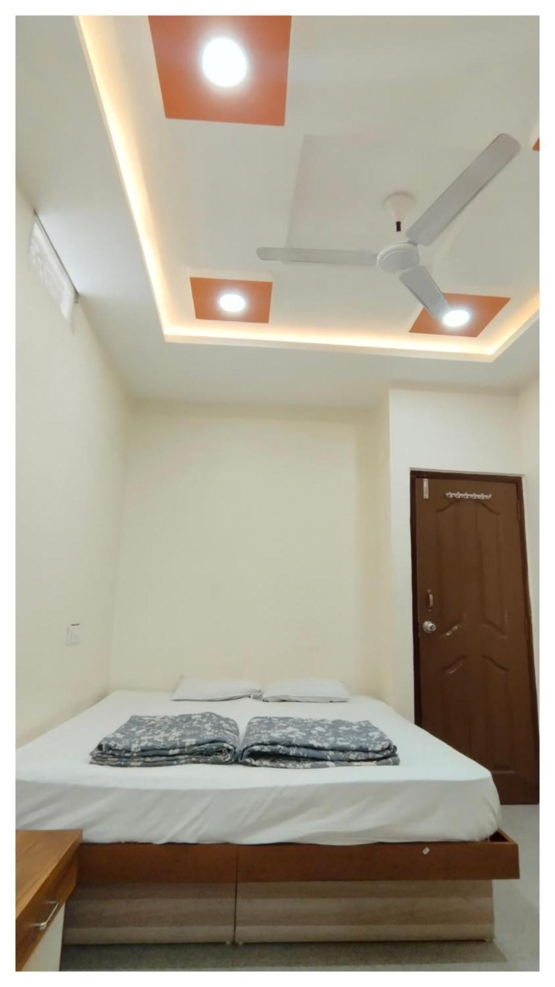 Shree Trilokeshwar Guesthouse Ujjain Exterior photo